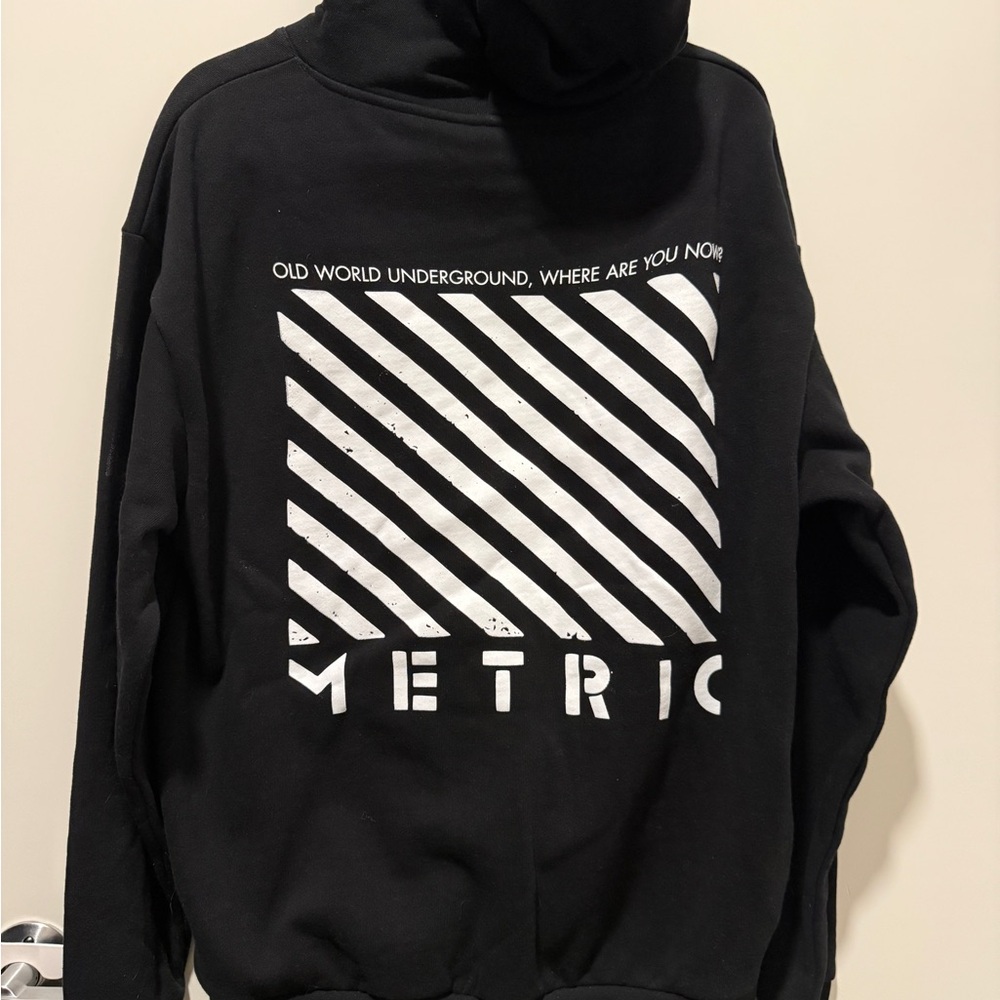 Metric old world underground sweater